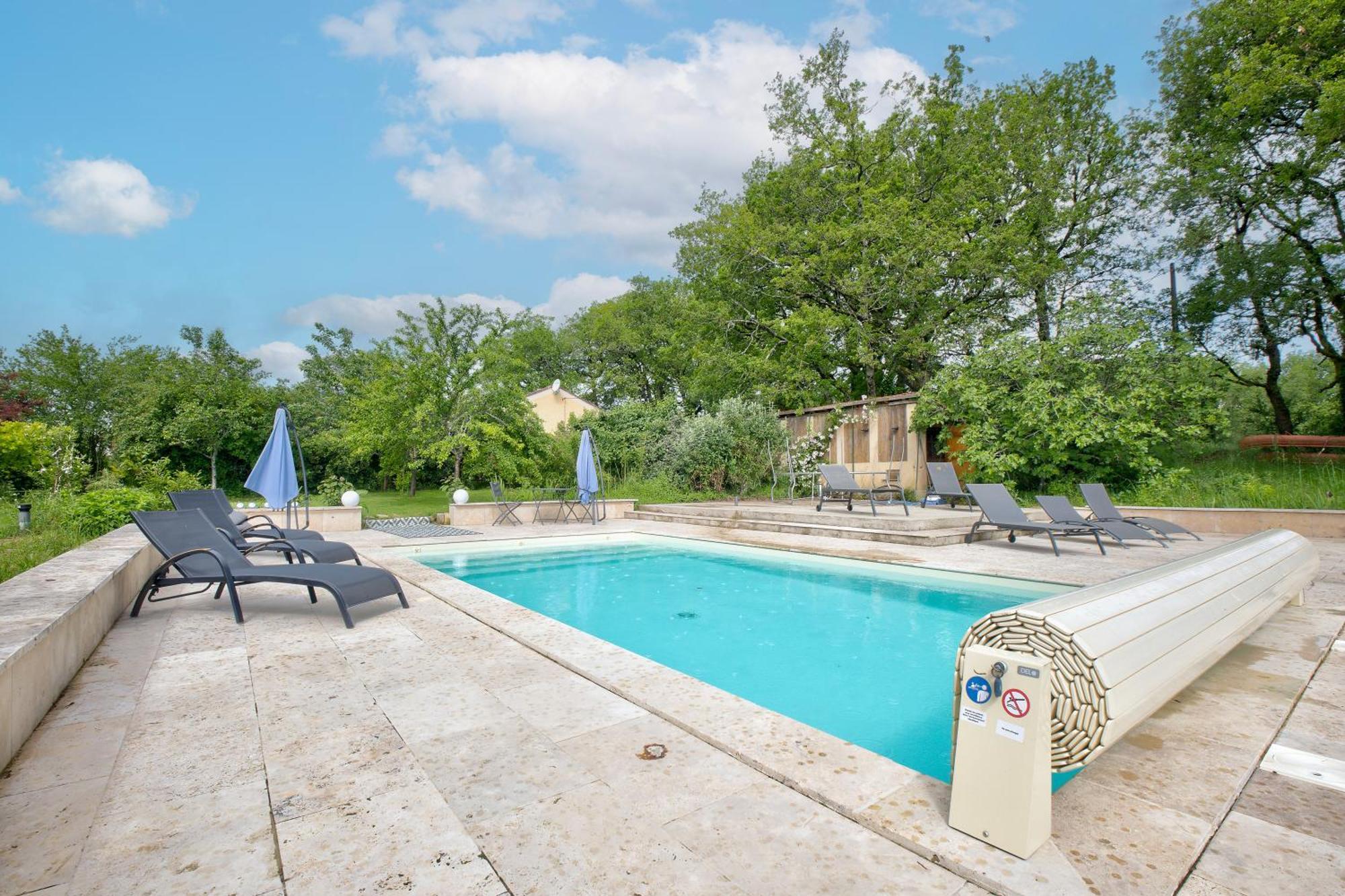 Deodatus Avec Piscine Ferienhaus Cladech